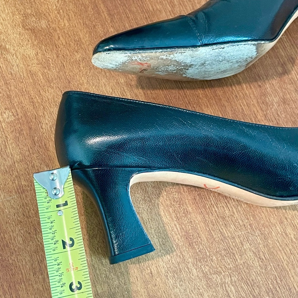 Vintage 1960s Salvatore Ferragamo Italian Cap Toe Black Leather Pumps Size 7AA - Picture 14 of 14